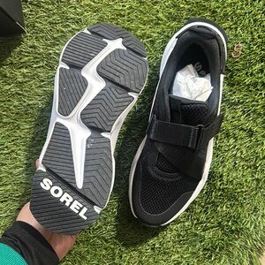 Sorel Kinetic RNEGD Strap Shoes in Black and White
